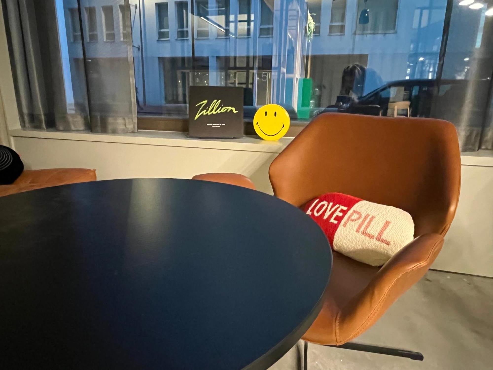 Moxy Antwerp Hotel Kültér fotó
